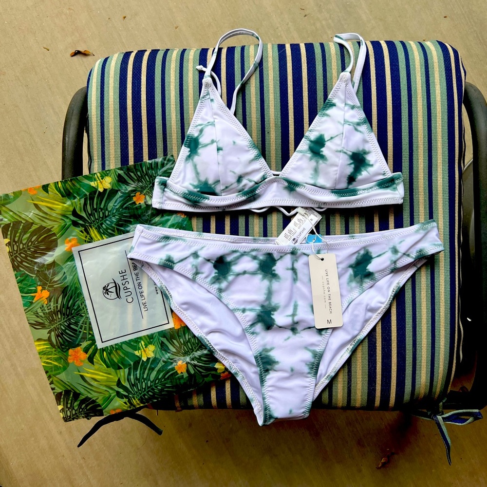 Green tie-dye bikini. SMALL top MEDIUM bottom